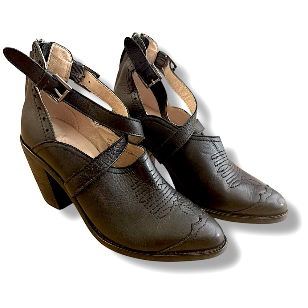 ✨ GEE WAWA Anthropologie Women's Black Leather Heeled Shoes cowboy style…